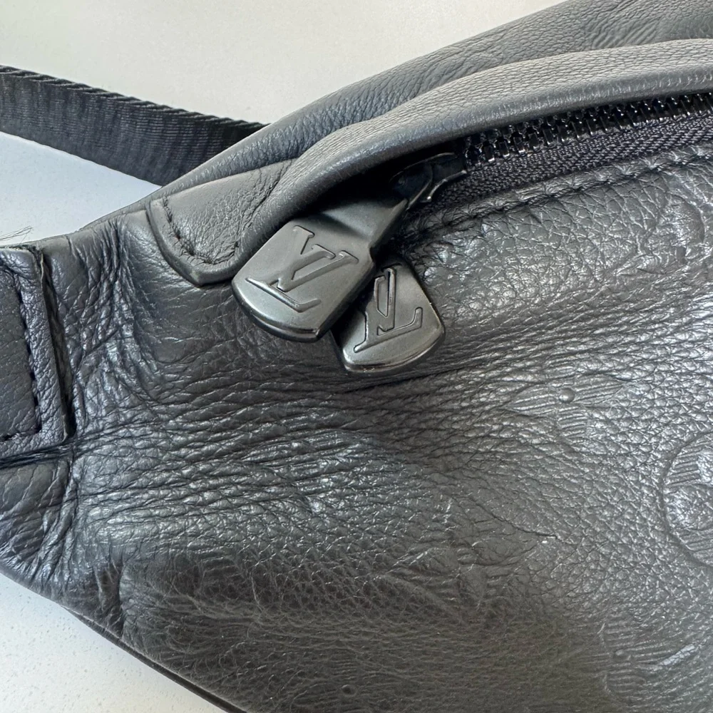 Louis Vuitton Black Monogram Discovery Belt Bag - Picture 7 of 10